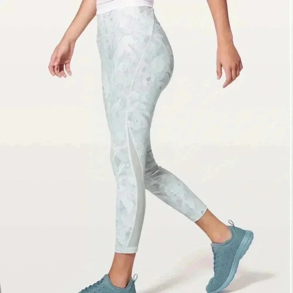 Lululemon Train Times 7/8 Pant *25" size 10 - Picture 1 of 4